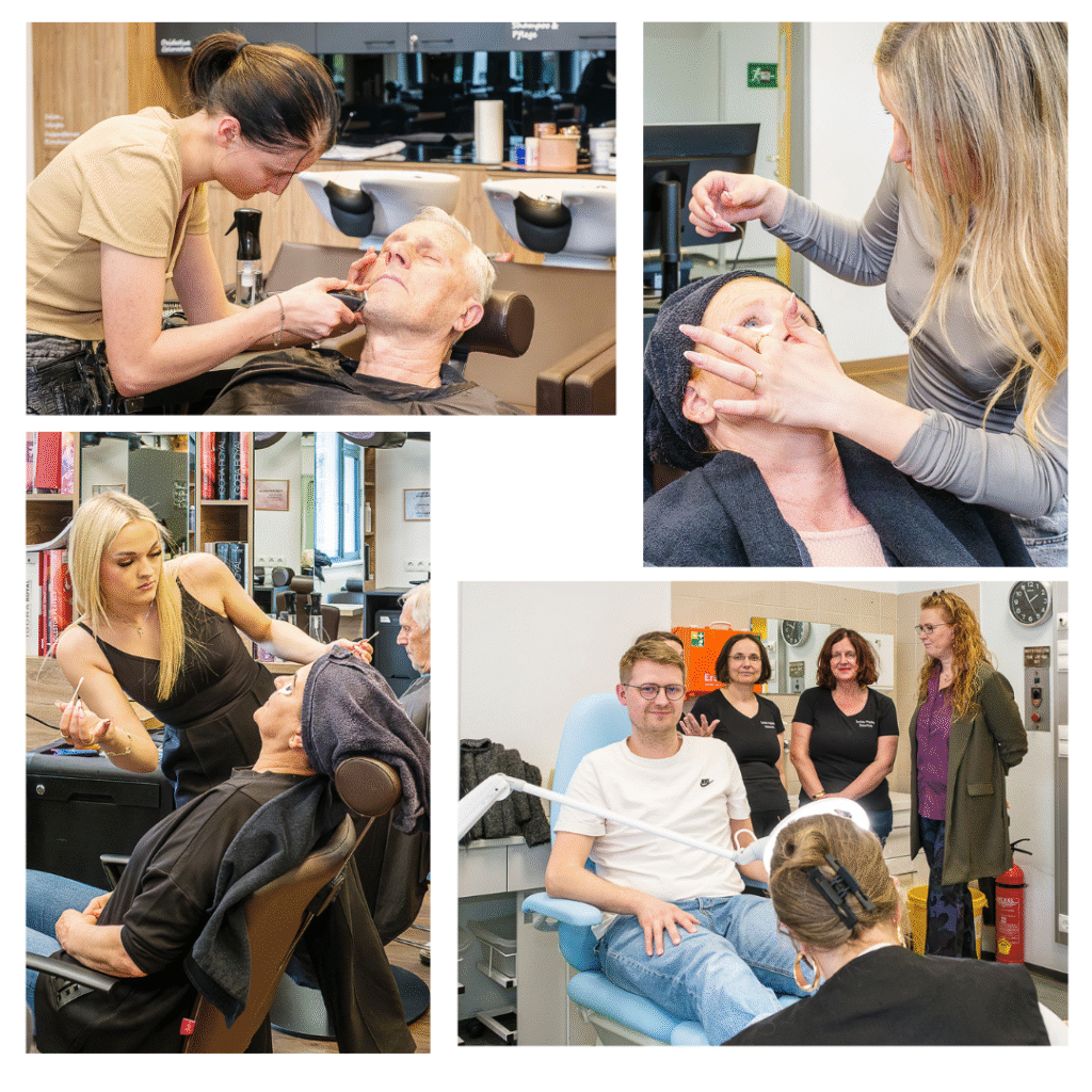 Eine Collage aus vier Fotos zeigt Menschen bei kosmetischen Anwendungen und Schulungsaktivitäten. Oben links trägt eine junge Frau in einem Salon einem älteren Mann sorgfältig Make-up auf, während er entspannt im Stuhl liegt. Oben rechts betreut eine Kosmetikerin eine Frau, die mit einem Handtuch um den Kopf in einem Behandlungsstuhl sitzt; sie arbeitet behutsam im Augenbereich. Unten links schminkt eine junge Stylistin einen weiteren Mann, der bequem im Friseurstuhl zurückgelehnt ist. Unten rechts sitzt ein junger Mann in einem hellblauen Behandlungsstuhl, während eine Fachkraft an seinen Händen arbeitet; drei weitere Personen stehen daneben und beobachten die Anwendung.